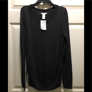 H & M long sleeve lightweight maternity sweater